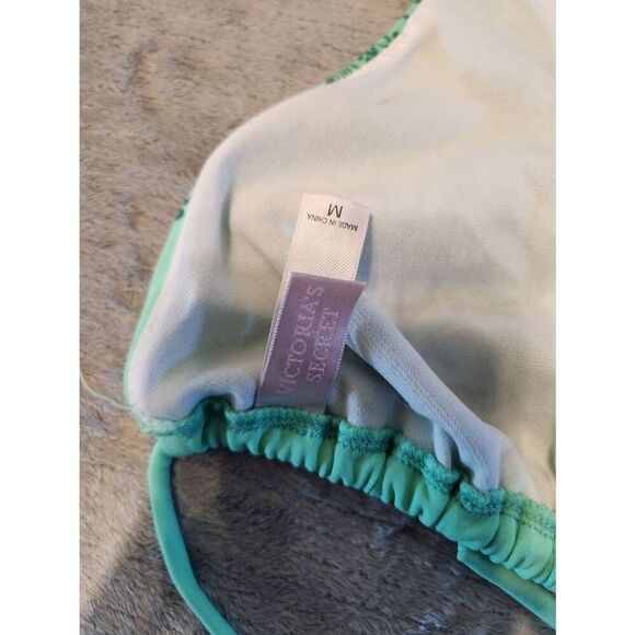 Victoria's Secret Bikini Top Size M Green Paisley Print Halter Swimwear Adjustab - Picture 3 of 3